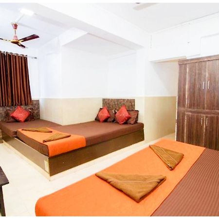 Hotel Premium Travellers # Inn Near Temple - Fully Air Conditioning Hotel - Hygiene And Spacious Room - A Top Rated Luxuary Hotel Merces المظهر الخارجي الصورة