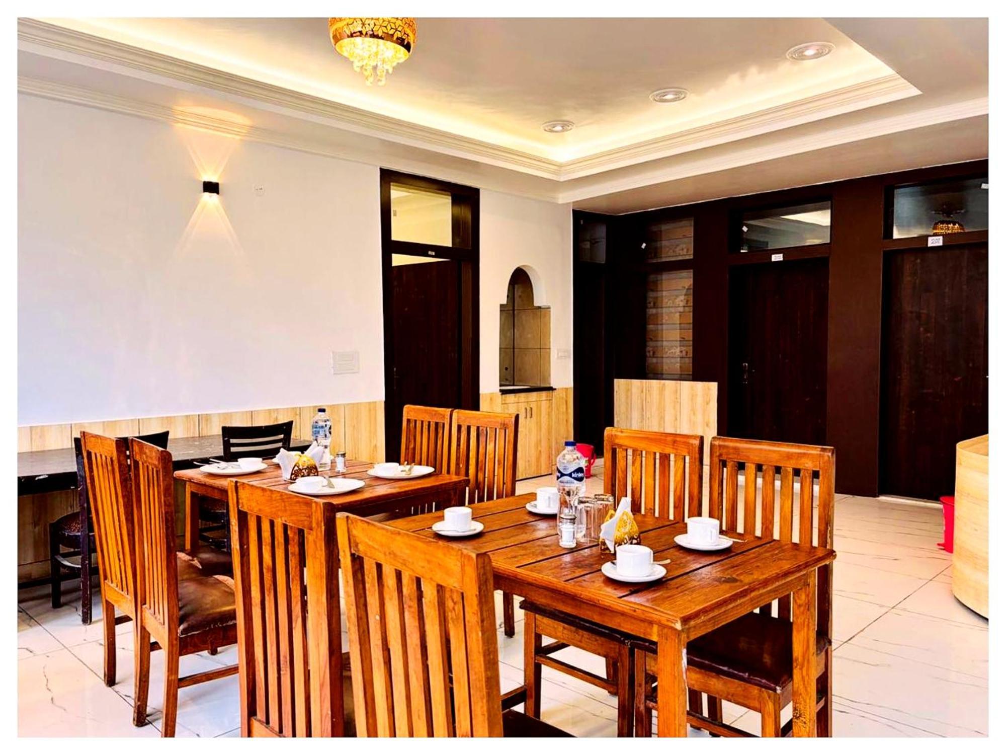 Hotel Premium Travellers # Inn Near Temple - Fully Air Conditioning Hotel - Hygiene And Spacious Room - A Top Rated Luxuary Hotel Merces المظهر الخارجي الصورة