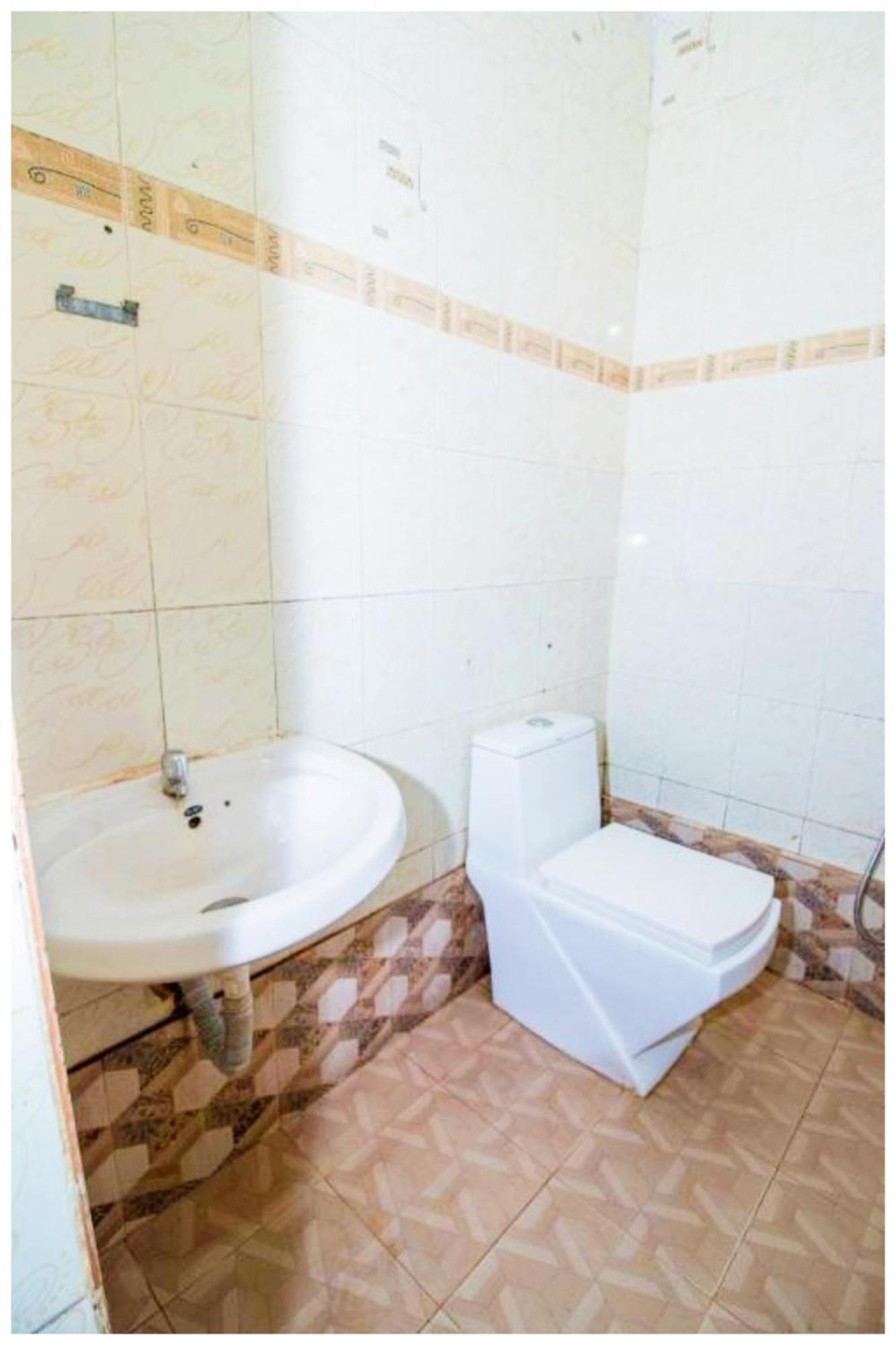 Hotel Premium Travellers # Inn Near Temple - Fully Air Conditioning Hotel - Hygiene And Spacious Room - A Top Rated Luxuary Hotel Merces المظهر الخارجي الصورة