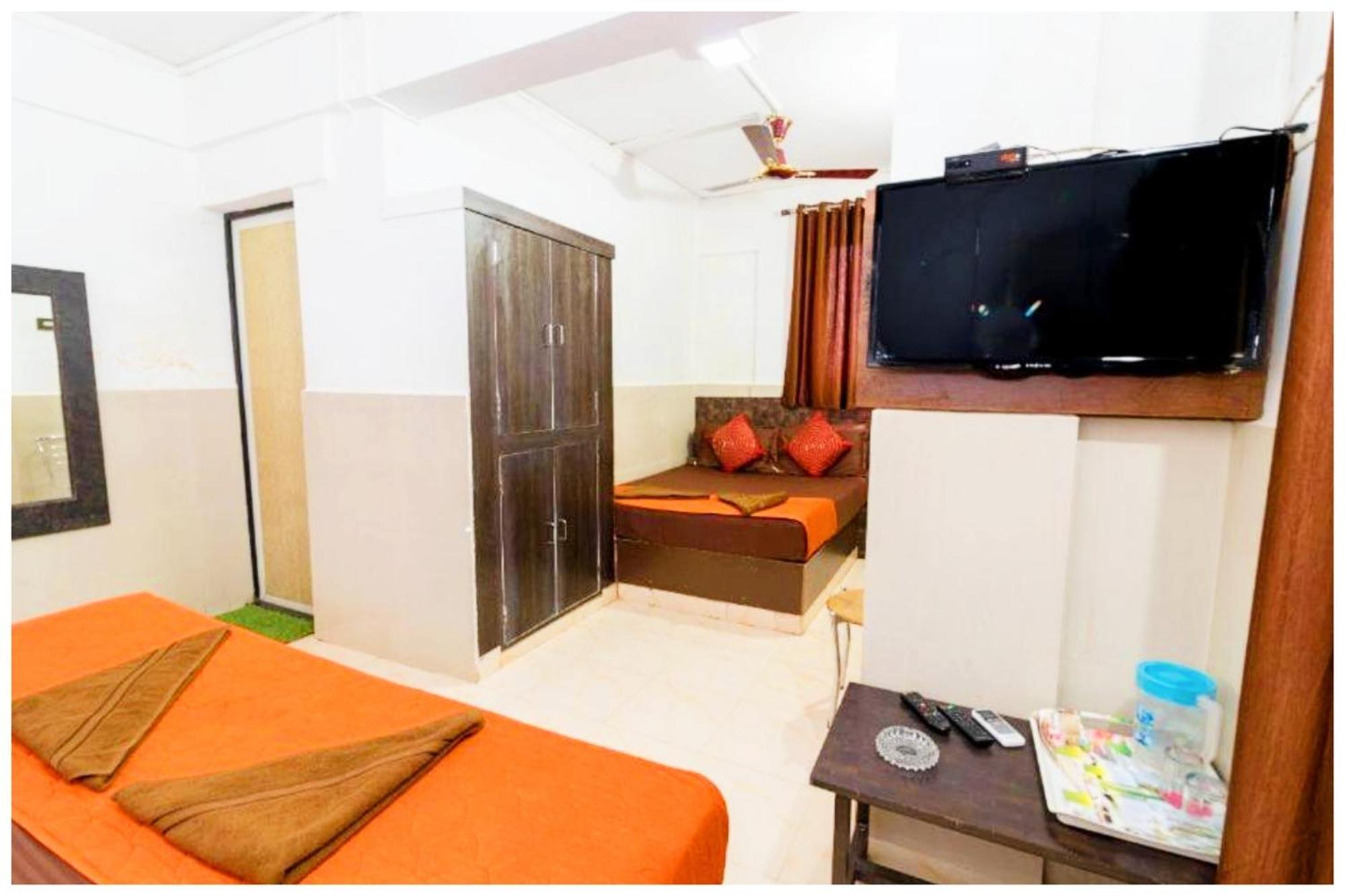Hotel Premium Travellers # Inn Near Temple - Fully Air Conditioning Hotel - Hygiene And Spacious Room - A Top Rated Luxuary Hotel Merces المظهر الخارجي الصورة