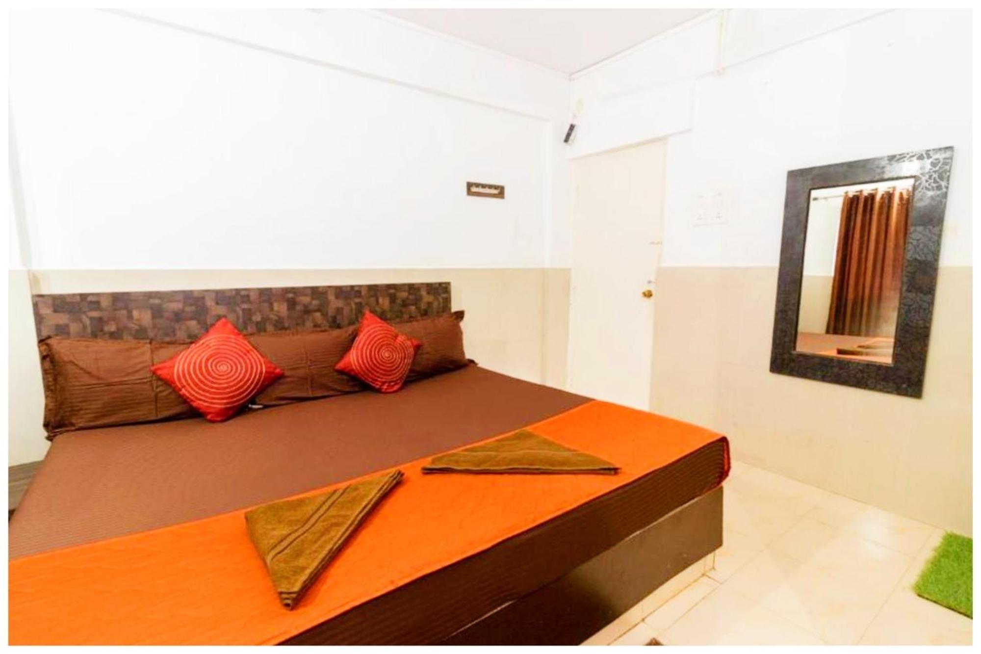 Hotel Premium Travellers # Inn Near Temple - Fully Air Conditioning Hotel - Hygiene And Spacious Room - A Top Rated Luxuary Hotel Merces المظهر الخارجي الصورة