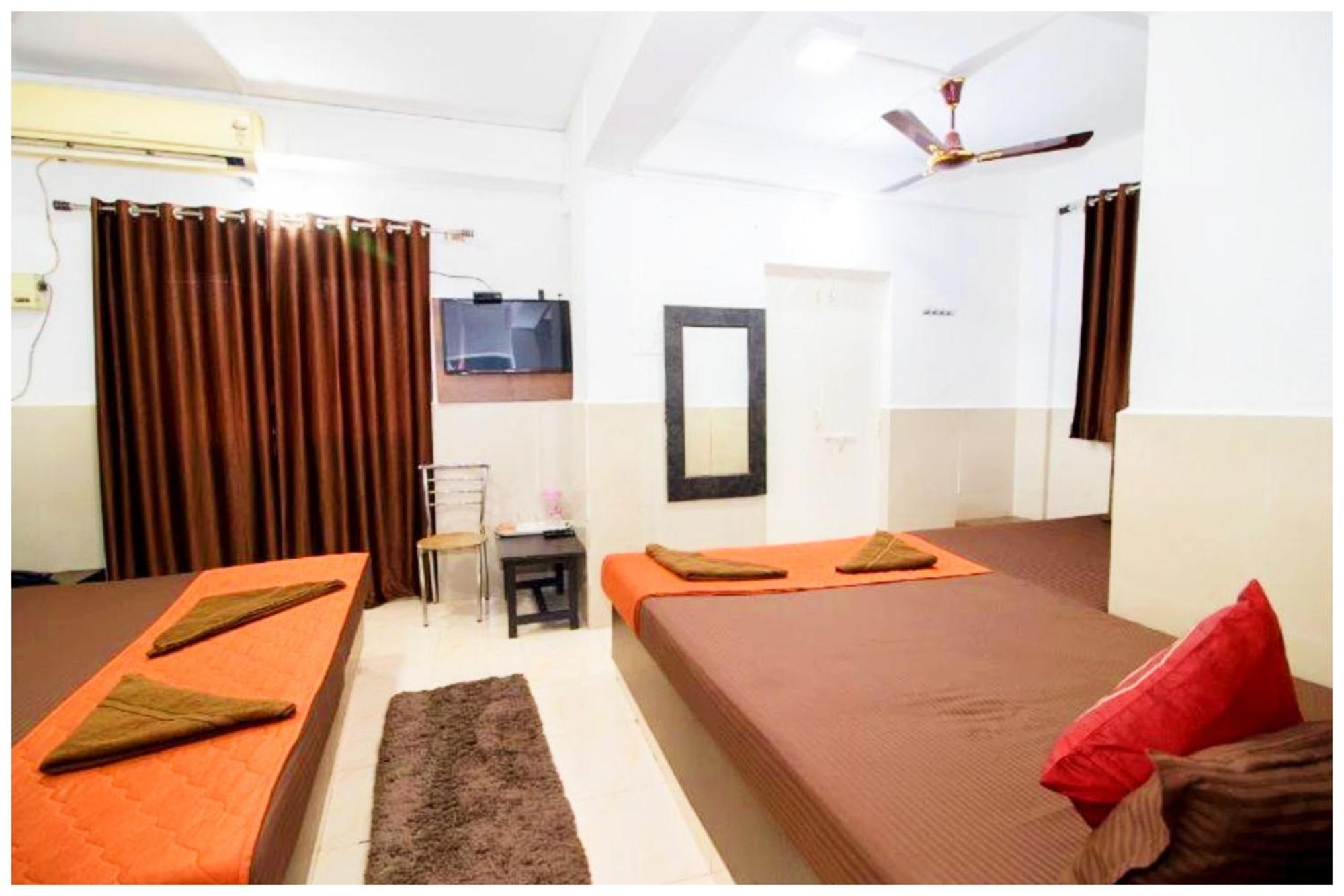 Hotel Premium Travellers # Inn Near Temple - Fully Air Conditioning Hotel - Hygiene And Spacious Room - A Top Rated Luxuary Hotel Merces المظهر الخارجي الصورة